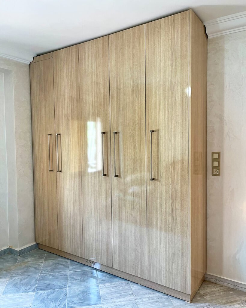 Armoire en MDF bois clair sur mesure fabriquée par BOALUM