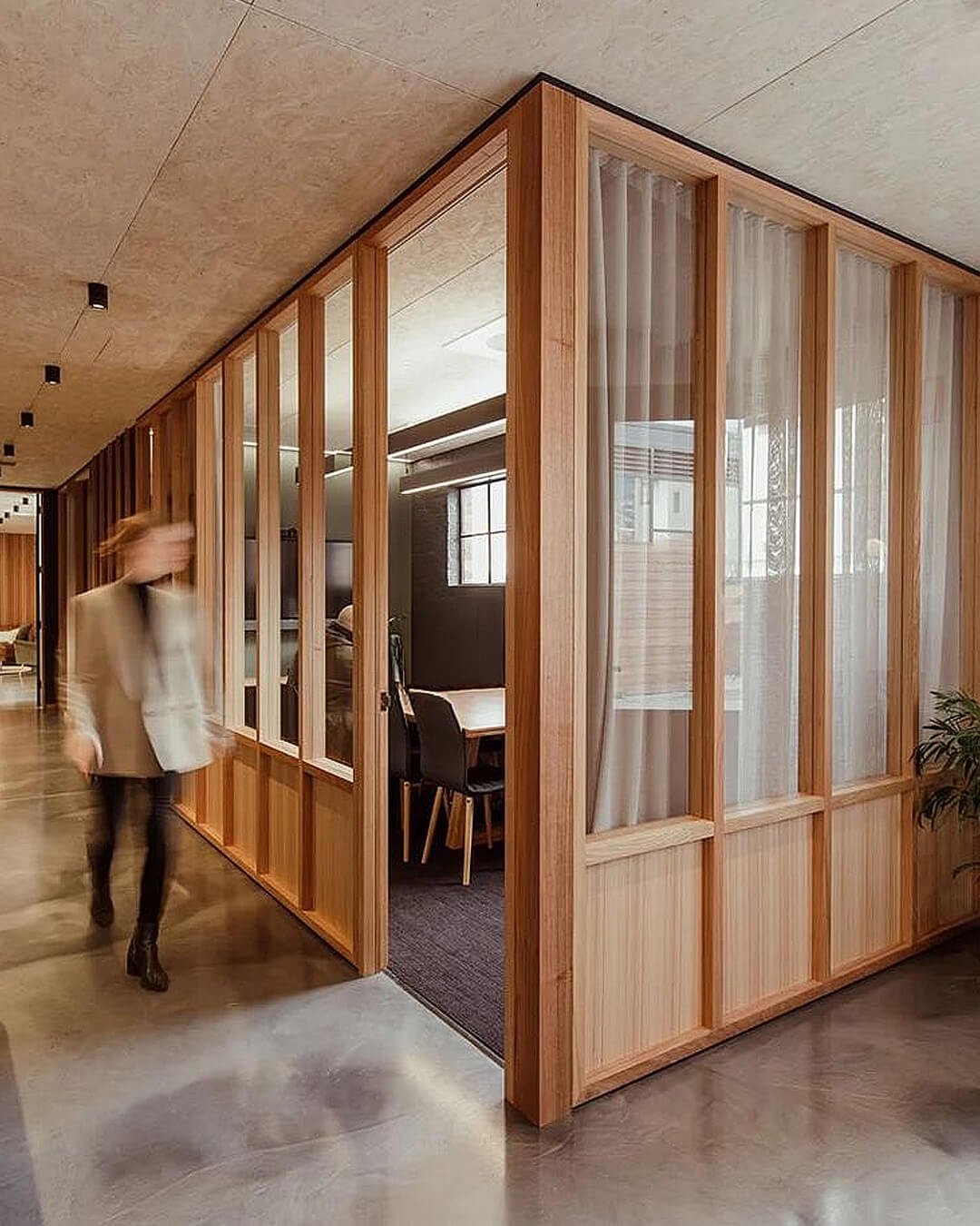 Cloisons en bois pour l’aménagement professionnel