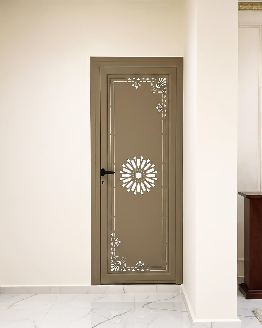 Porte en aluminium décorative sur mesure pour salle de bain réalisée par BOALUM