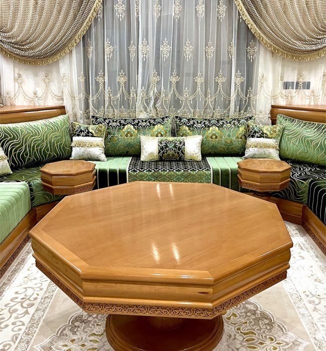 Salon marocain sur mesure en bois pour espace de vie